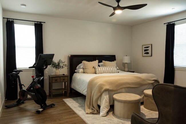 Building Photo - 3 bedroom | 2.5 bathroom | Crocker Village Single Family Home