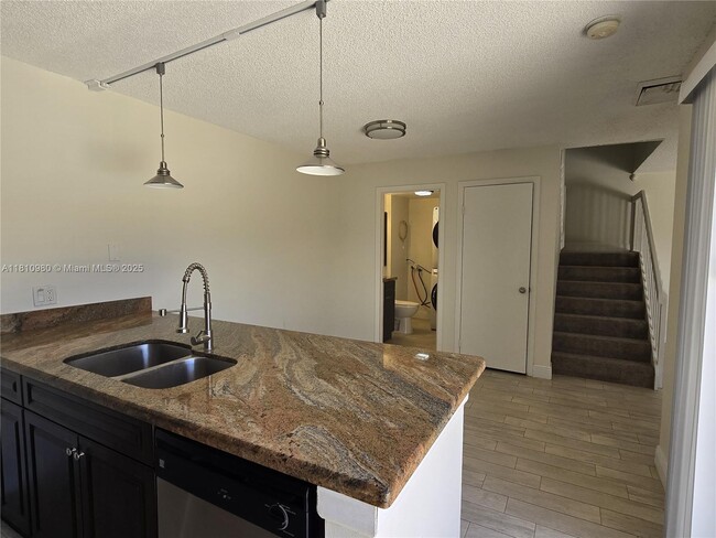 Building Photo - 824 Blue Ridge Cir