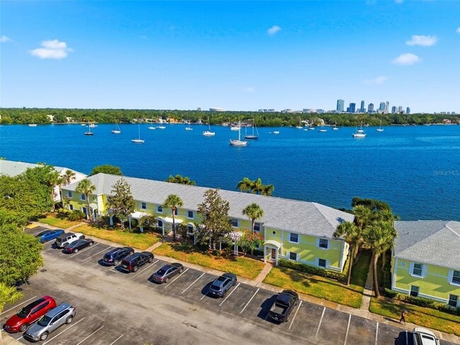 Building Photo - 201 Pompano Dr SE