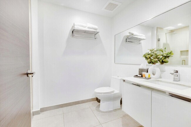 Building Photo - 777 N Ocean Dr