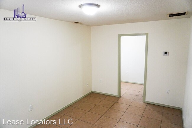 Building Photo - 2 br, 1 bath House - 2059 E 9th St