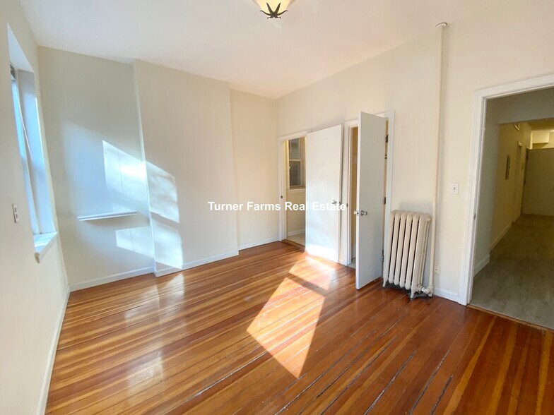 Building Photo - 19 Aberdeen St