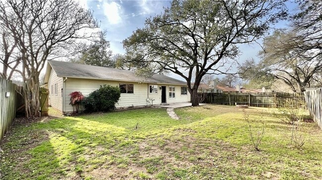 Building Photo - 11909 Hardwood Trail