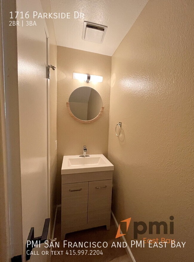 Building Photo - 1716 Parkside Dr