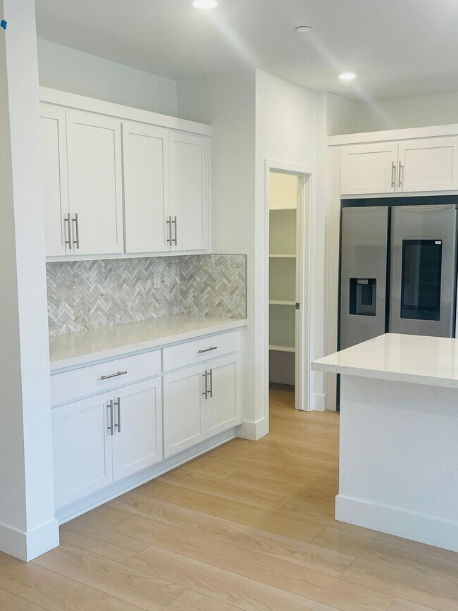 Building Photo - 2710 Old Larks Ln