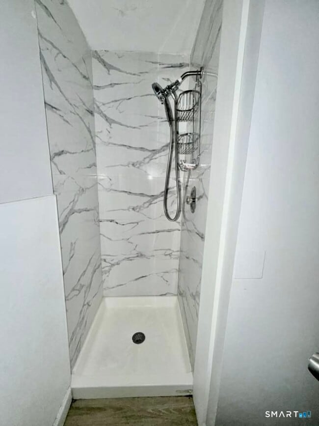 Building Photo - 15 Bassett St