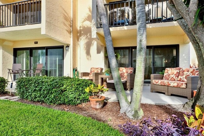 Building Photo - 7530 Sunshine Skyway Ln S