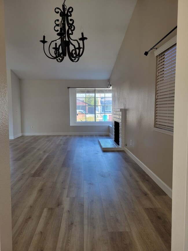 Building Photo - Home in a Quiet Neighborhood in Moreno Valley