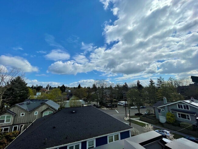 Building Photo - 4 Star Green Built 2-Bedroom, 2-Bath Townhome