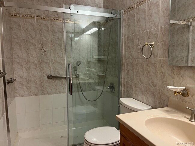 Building Photo - 21-04 Hoyt Ave S