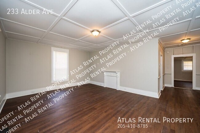 Building Photo - 233 Alder Ave