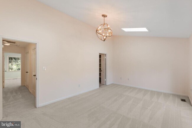 Building Photo - 6860 Williamsburg Pond Ct