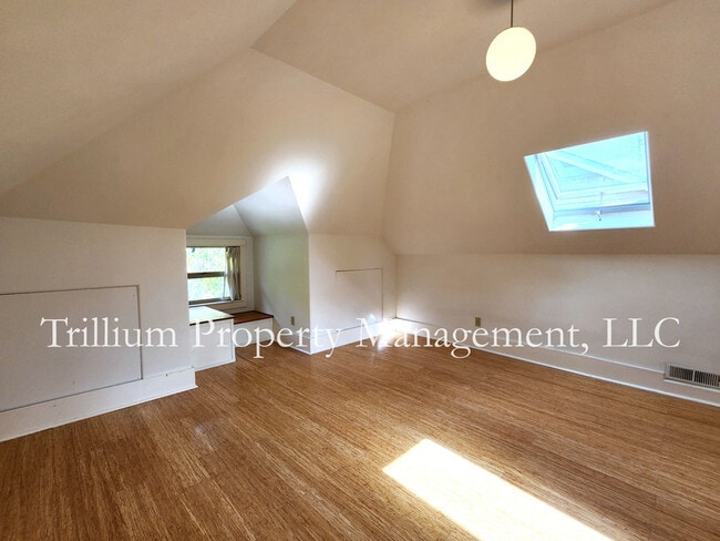 Building Photo - 4542 NE 32nd Pl