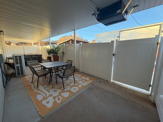 Building Photo - 380 Utah Ave