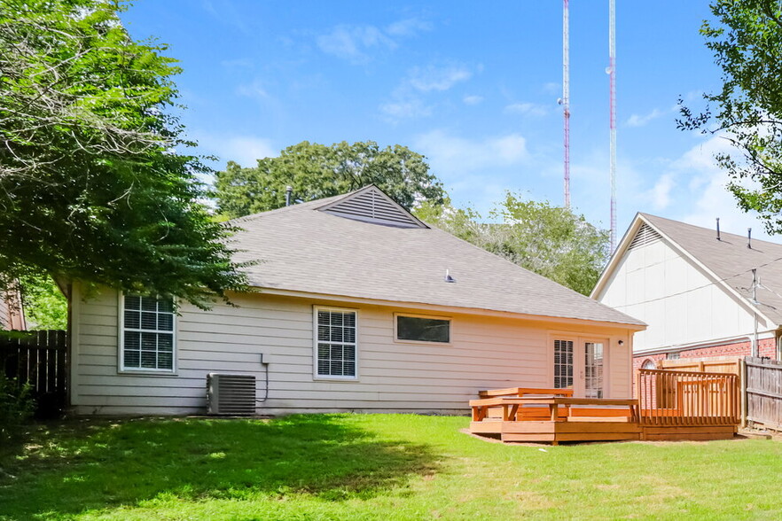 Building Photo - 1006 Nolan Ln