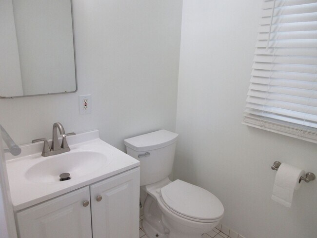 Building Photo - 10818 Paso Robles Ave