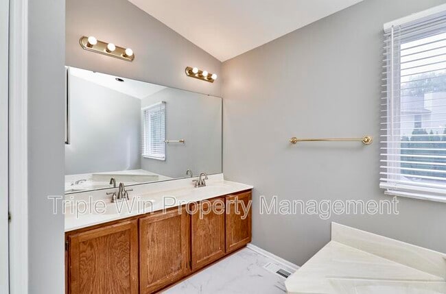 Building Photo - 4310 Castle Rock Ct