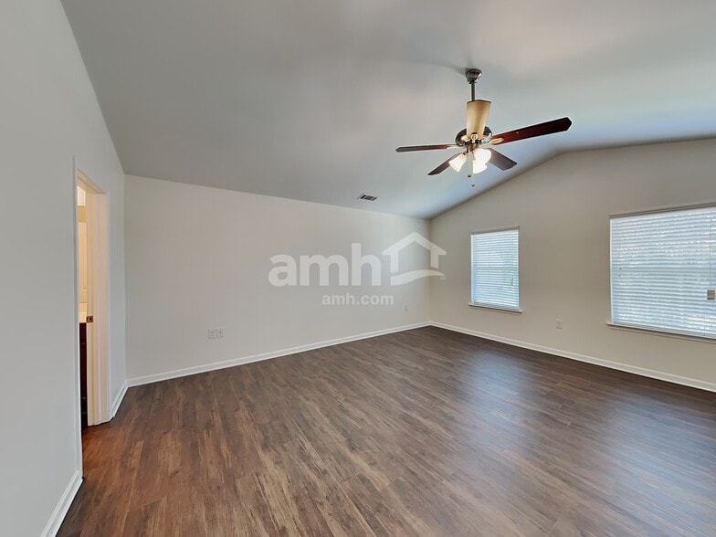 Building Photo - 1748 Eastway Dr