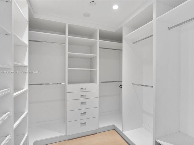 Building Photo - 1425 Brickell Ave