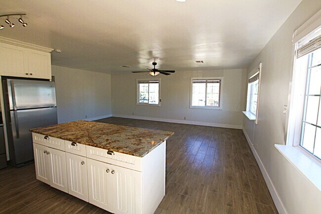 Building Photo - Rare Find in the Coveted Cheery Lynn Historic District!