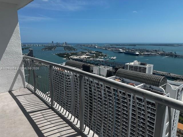 Building Photo - 1750 N Bayshore Dr