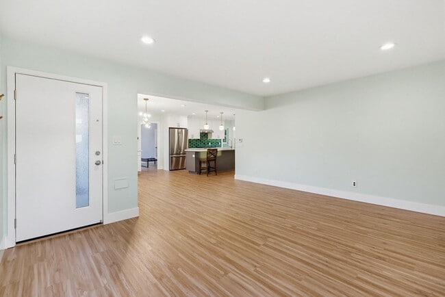 Building Photo - 3 Bedroom Home with Ocean Views in Point Loma