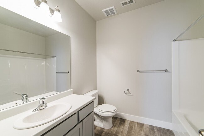 Building Photo - 619 N Emery Ln