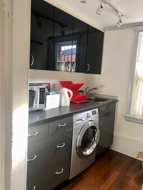 Building Photo - 1720 Bolton St