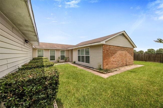 Building Photo - 1815 Millbury Dr