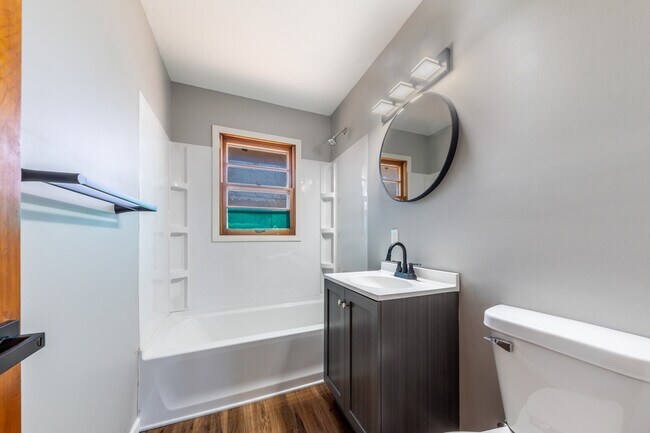 Building Photo - 1933 Judson St