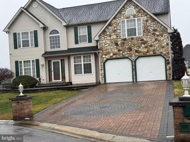 Building Photo - 15 Moonlight Ct