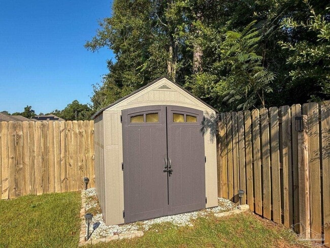 Building Photo - 6352 Burrow Ln