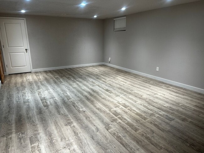 Building Photo - Stunning 3 bedroom AVAILABLE NOW!