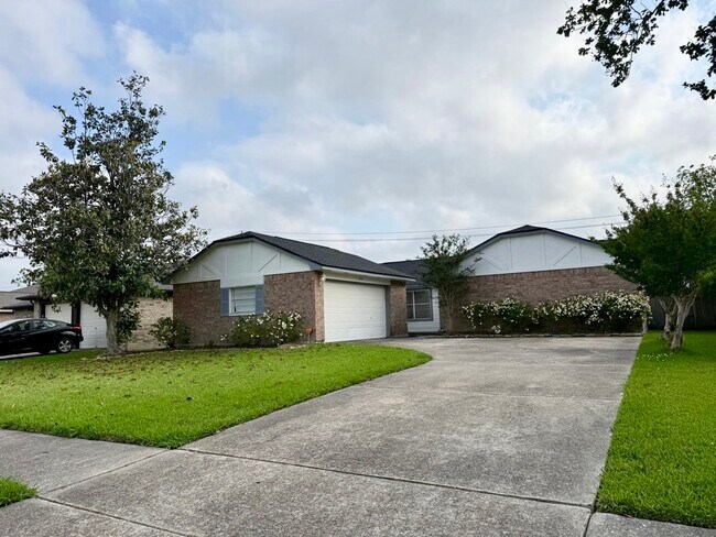Building Photo - 16730 Frigate Dr