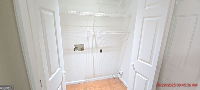 Building Photo - 7102 Sir Galahad Way