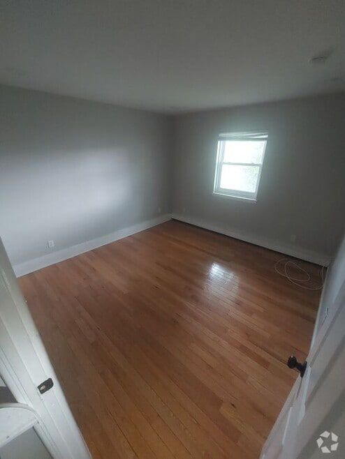 Building Photo - 400 Olive St