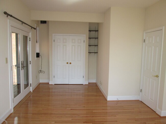 Building Photo - Logan Circle Centrally Located near Dupont...