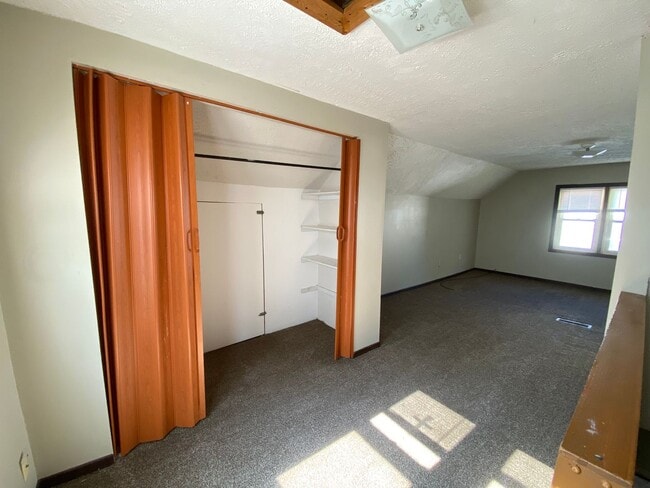 Building Photo - 927 Davies Ave