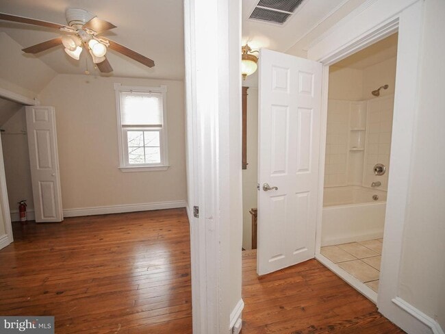 Building Photo - 332 Crown Point Rd