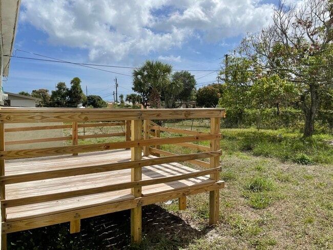 Building Photo - 1425 W 30th St