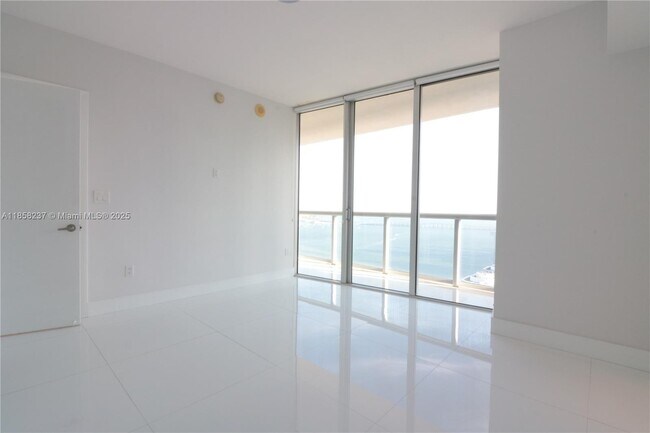 Building Photo - 495 Brickell Ave