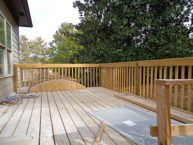 Building Photo - 200 Grande View Cir