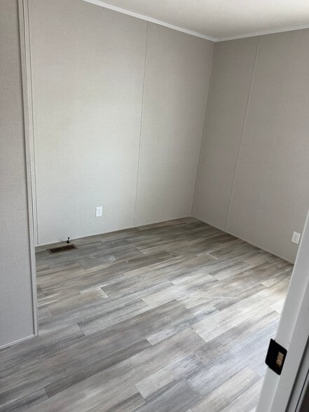 Building Photo - 14001 S Western Ave