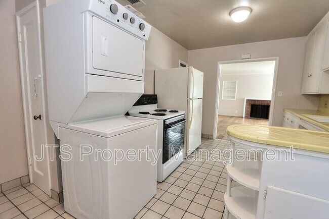Building Photo - 3109-3111 Hampshire Drive