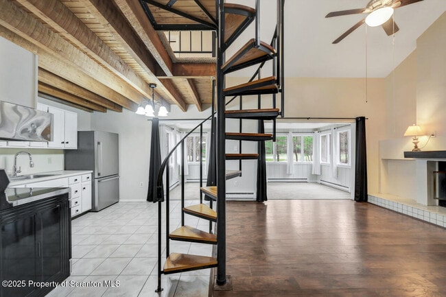 Building Photo - 300 Lake Rd