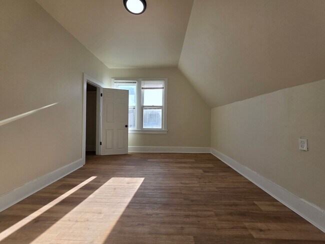 Building Photo - 210 S Maple Ave