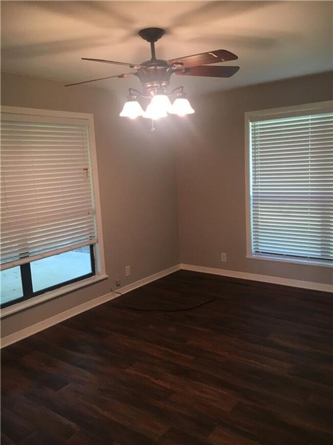 Building Photo - Home on Acreage Available for Lease