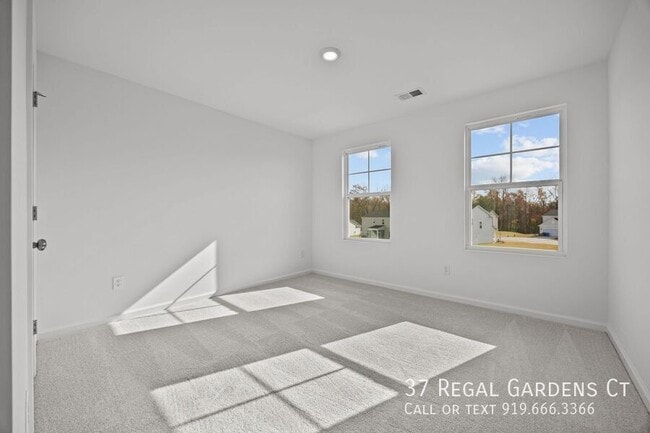 Building Photo - 37 Regal Gdns Ct