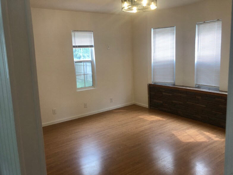 Building Photo - 319 N 19 St