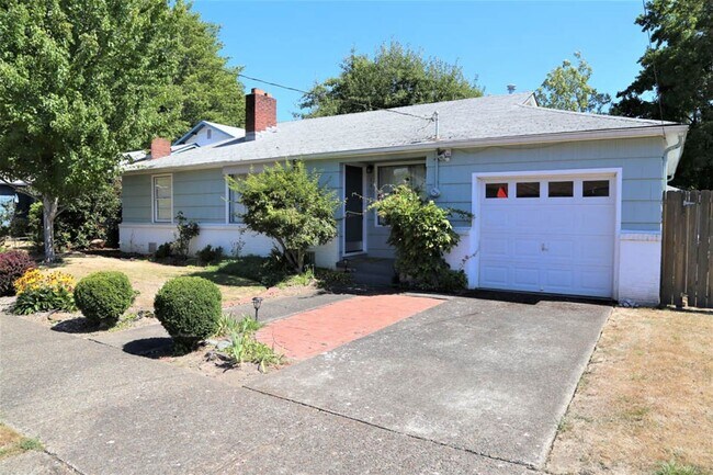 Building Photo - Charming 2 bed 1 bath Furnished, Utilities Included